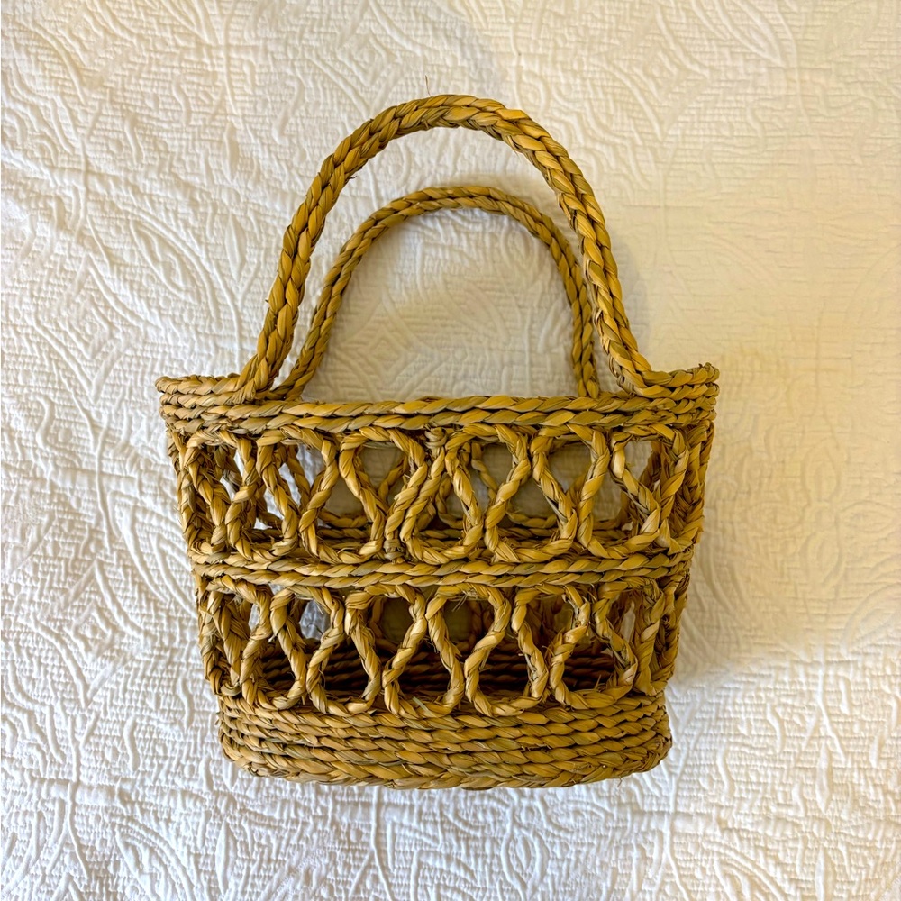 Straw Purse - perfect for summer !